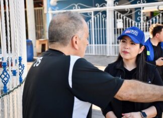 Nancy “La China” Frías recorre casa por casa las colonias Rodolfo Fierro y Real Carolinas para escuchar a las familias y trabajar por colonias dignas