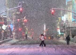 Nueva York decreta toque de queda por tormenta invernal histórica
