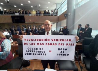 La Gobernadora Maru Campos, no asiste al congreso a rendir el informe, prefiere el acto con sus incondicionales: Cuauhtémoc Estrada