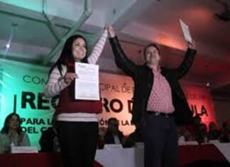 DESENTUERTOS: EX PRESIDENTA DEL PRI LLEGA ARRASANDO A MORENA