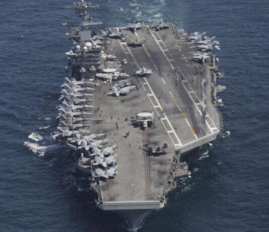 Cuatro misiles iraníes alcanzaron el portaaviones de EU, Abraham Lincoln: agencia iraní IRNA