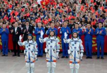 China envía un astronauta al espacio para un año en su camino a la Luna