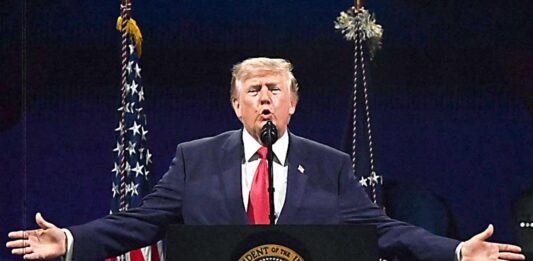 Trump celebra 250 años de la independencia EU y arremete contra los comunistas