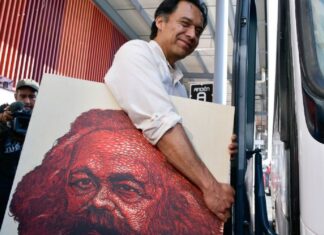 Marx Arriaga se queja de no tener dinero y vende su casa en Juárez